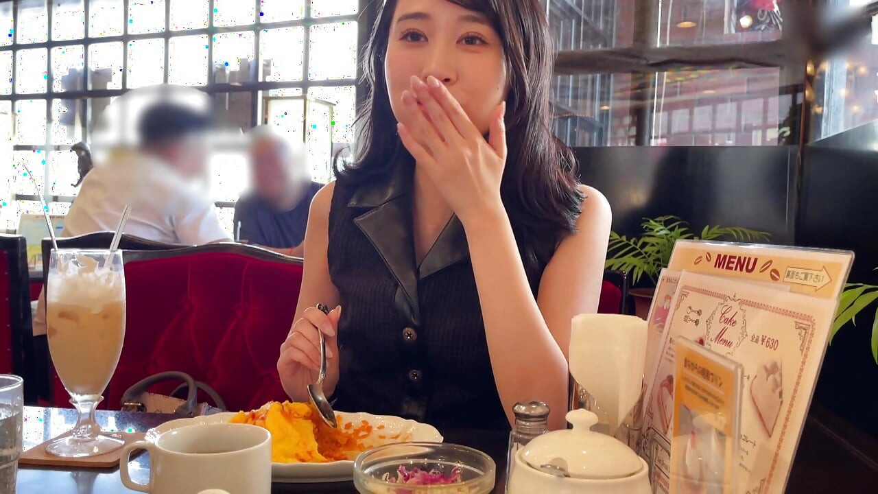 A118F06 A beautiful, innocent, and sensible office lady started a matching app while looking for a boyfriend! Despite her high communication skills, she gets excited and becomes a nymphomaniac despite embarrassment from her sly body touches!