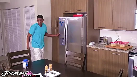 Сексуальной бабушке нужен хуй 24/7