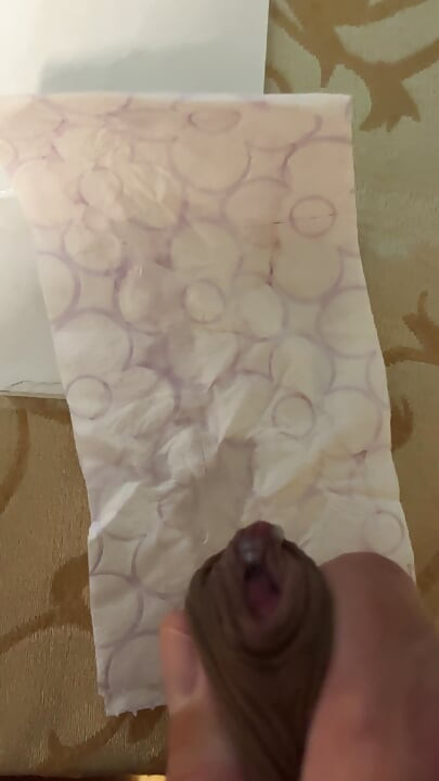 Earl Smile Big Cumshot Heavy Load On Toilet Paper