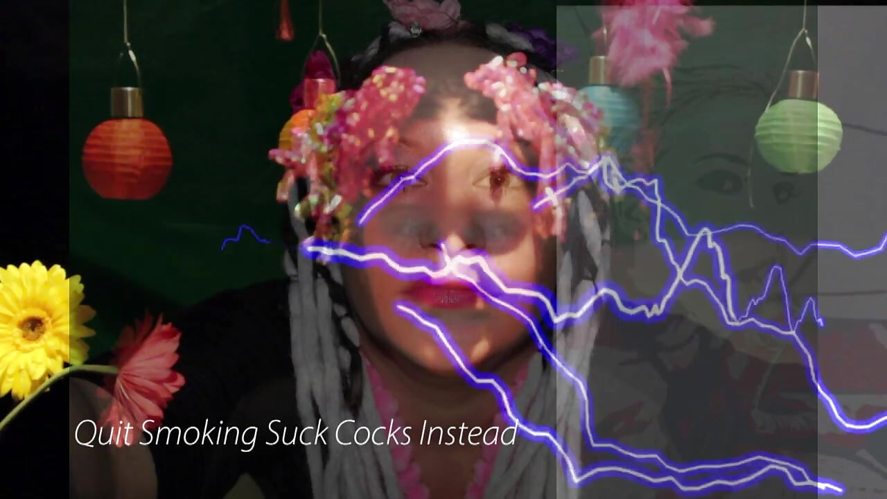 Sigarayı bırak onun yerine yarak emiyor