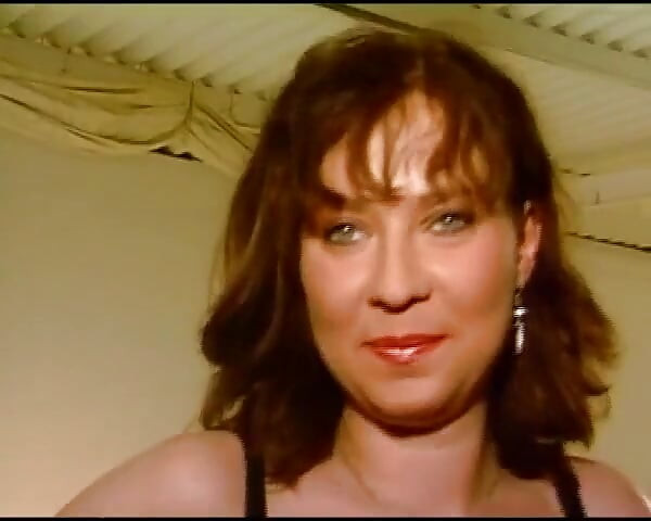 Gagică amatoare din Germania care își arată corpul perfect la audiție