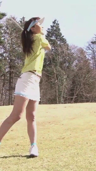 Uzbudljiv trenutak iz "Japanska tinejdžerka uči igrati golf i jebati učiteljicu na kraju svakog sata golfa. Amaterski seks"