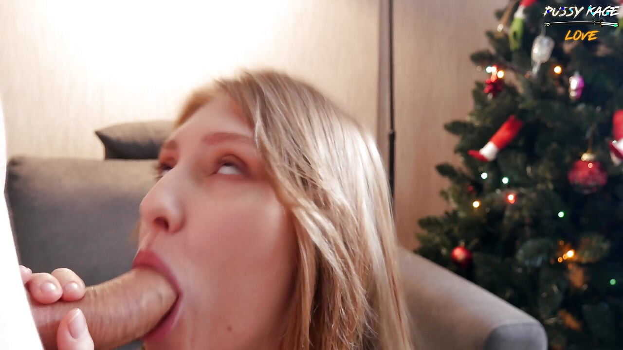Sexy Schoolgirl Continues to Fuck in Torn Tights