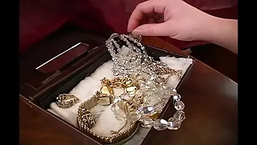 Wird von ihrer freundin mit einem falschen schwanz gefickt