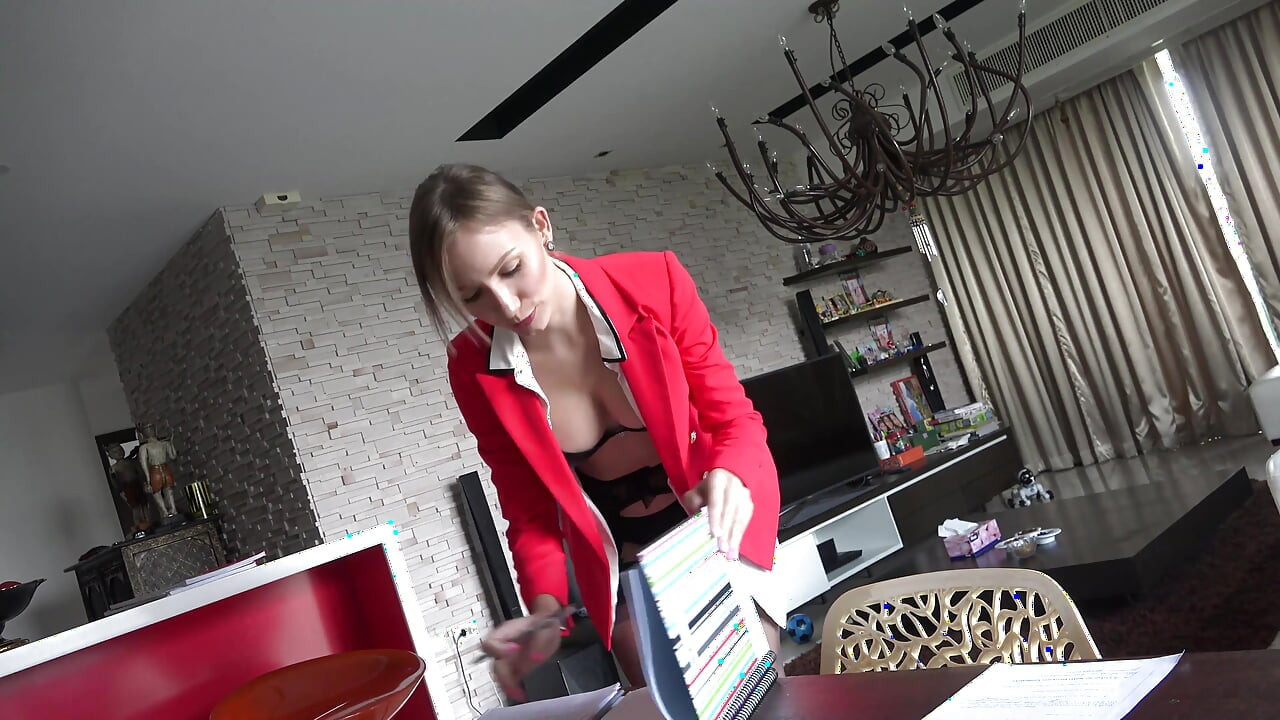 Mulher de negócios desnudada e envergonhada