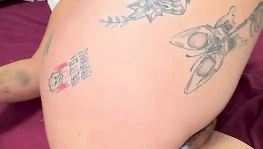 FAHIŞE OLDUĞU IÇIN ŞAPLAK ATıYOR