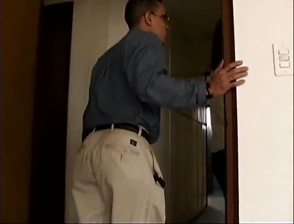 Hairy pussy licking fucking in dogging position...cum in mouth