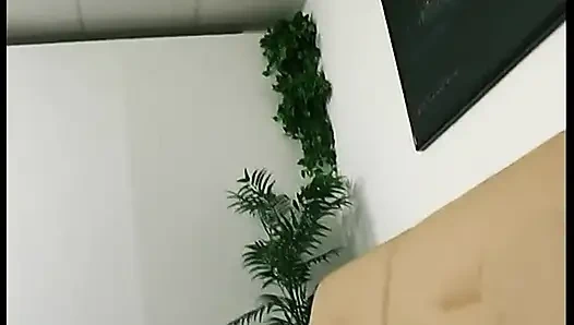 Minyon sürtük amında büyük yarağı seviyor