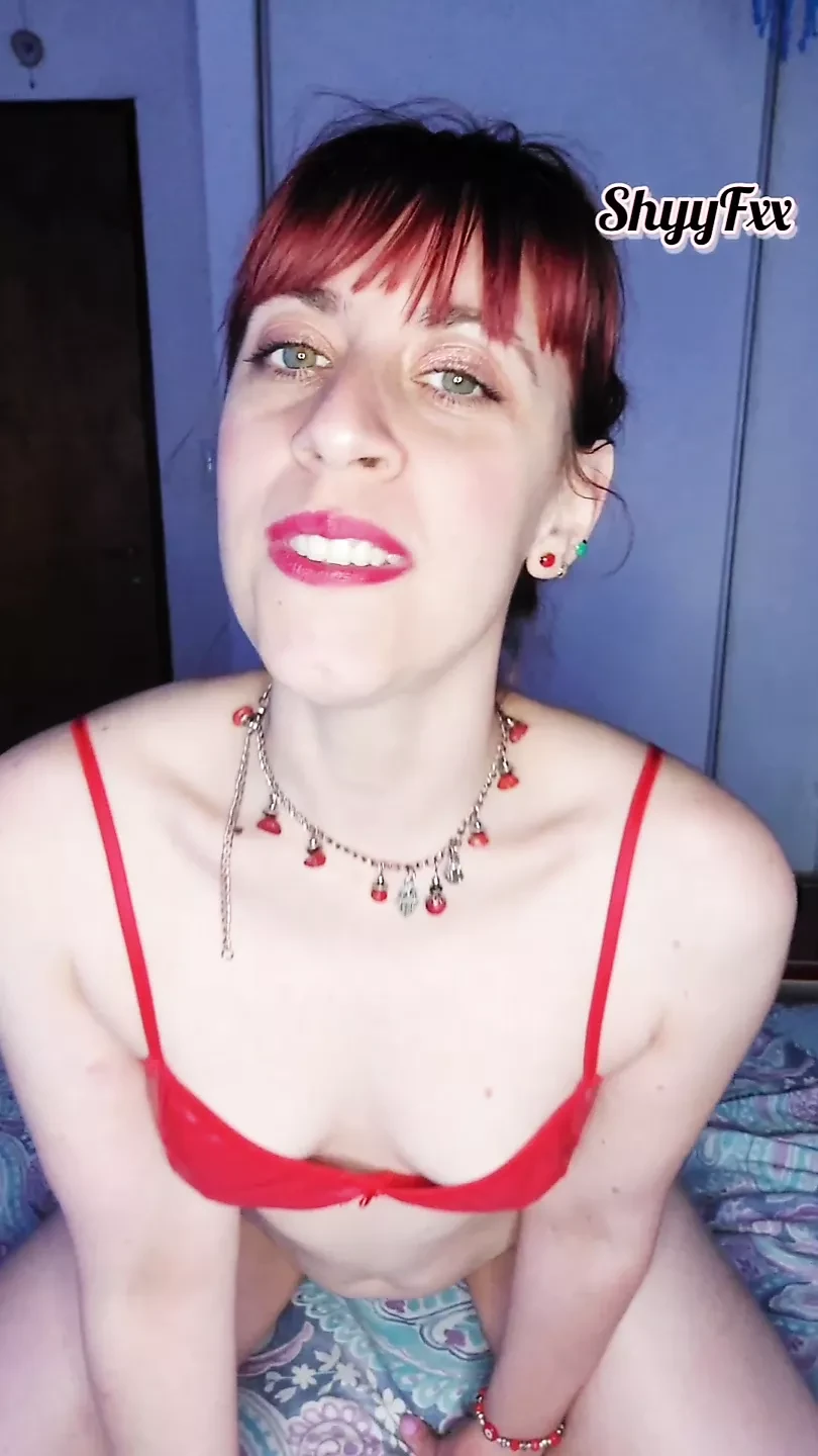 ShyyFxx your hot girlfriend wakes you up for a full morning JOI
