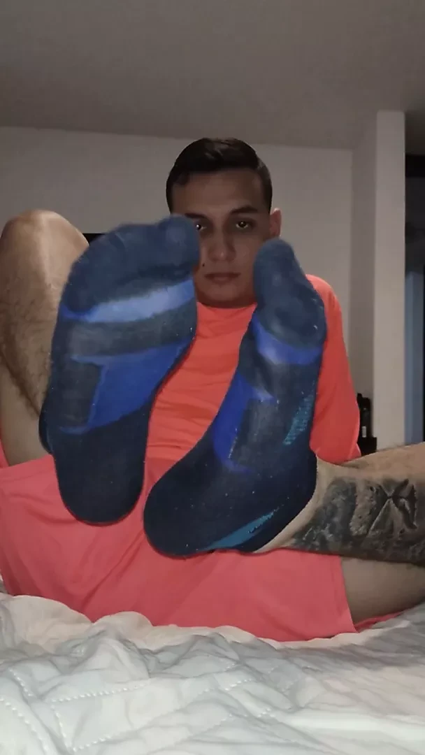 how delicious these feet to suck for hours