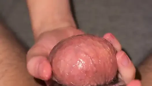 Athena gibt nikos handjob und sperma