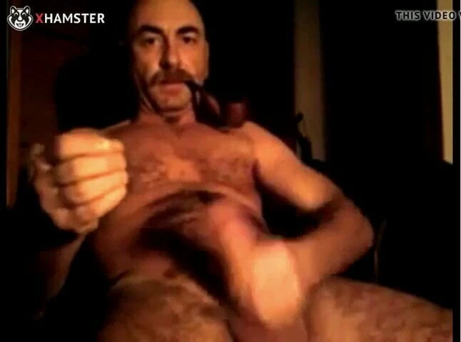Enorme pau do vovô bigodudo se masturbando