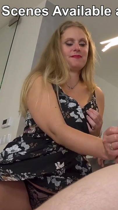 Moment uimitor de la "Lasă-o pe mami să aibă grijă de pula aia mică! la 4KCFNM"