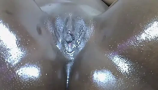 Apakah ada yang memesan memek untuk sarapan?