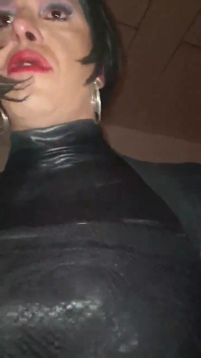 Morate podijeliti trenutak iz "Sexychantal posjeti vruću Cok"