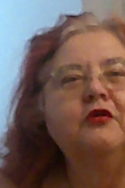 Dojrzała gruba ruda pielęgniarka Vicki mówi do ciebie, jak ona robi szminkę Zastosowanie wideo dla ciebie!
