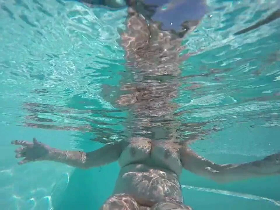 Amateur slut swimming naked