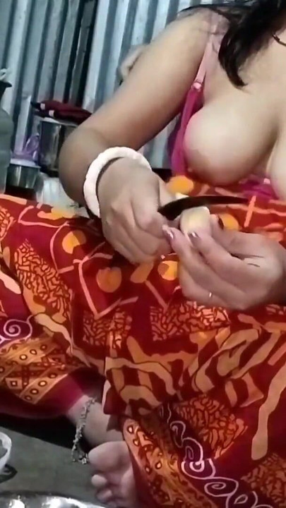 Key moment from "Sali jub soaur ghore se Jamai daa k ghor gaye tub Usko Ekela Ghorme Without Condom pe Choda"
