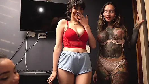 The Girl Who Knows About Tinder Invites Her Friends to Try My Big Date