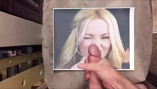 Dove Cameron boşalıyor 03