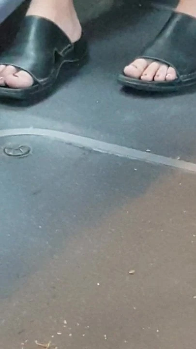 Mother n daughter feet