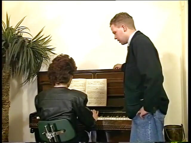 Dwa kutasy dla gorącej amatorskiej MILF