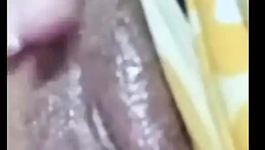 Это было так хорошо, я пришла в брызгах, у меня был мой первый сквирт!