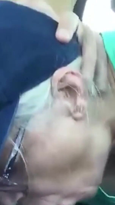 Momento memorável de "Quente madura milf chupa o pau grande da sua melhor amiga!"