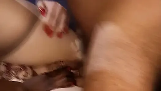 Tante semok jerman berbagi kontol sama boneka kulit hitam