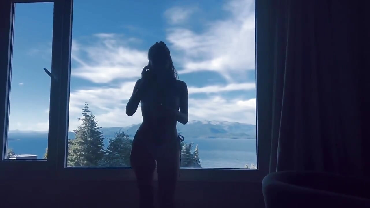 和我的老板一起旅行：第一人称视角口交和粗暴性爱, 直到我吞下他的大量精液!