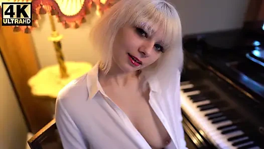 Dolliiy - steinharte Pianistin