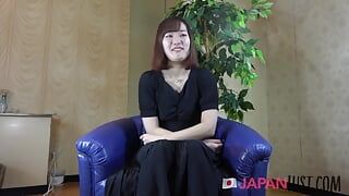 Japanse tiener met kleine tieten gefokt met sperma