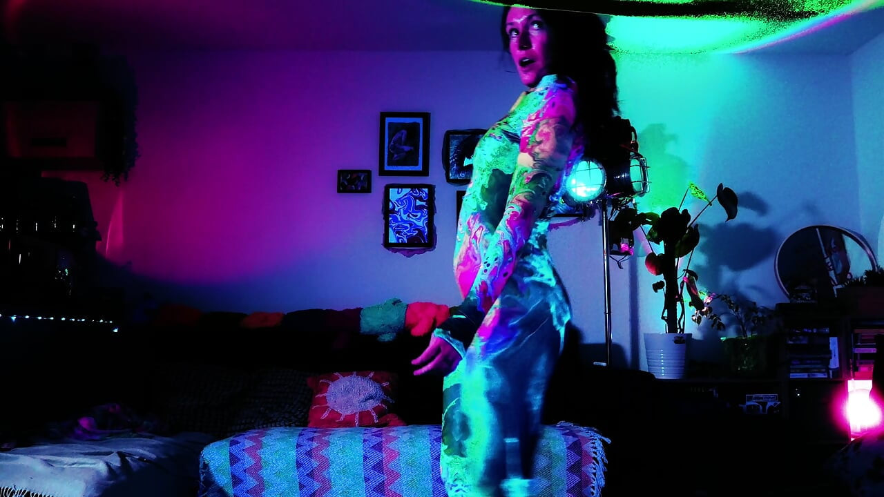 Neon Raver Lays A Clutch Of Eggs In UV Then Pisses: Ovipositor, Egg Play And Watersports Seduction