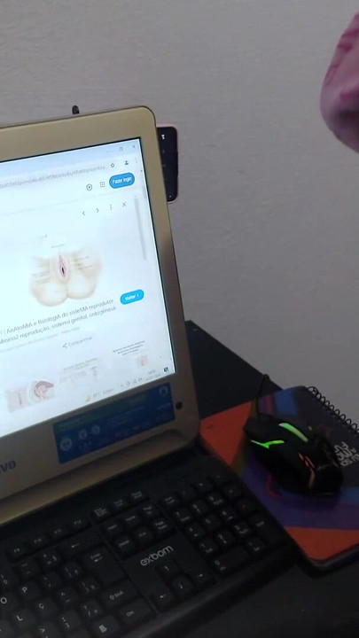 Kultni trenutak s "Sata anatomije i drkanje, seks s MILF maćehom s prirodnim sisama"
