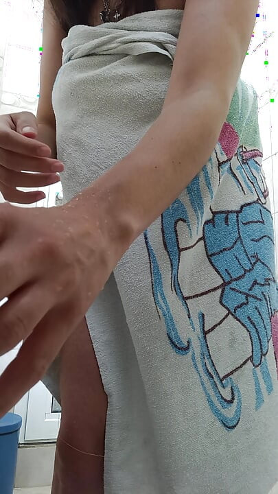 Shaving my hot, sexy and awesome pussy!