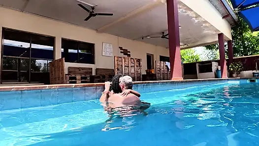Islak, vahşi ve masum davranıyor