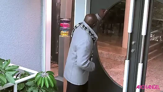 Archangel - Ashley ilk kez ırklararası anal seks yapıyor!!