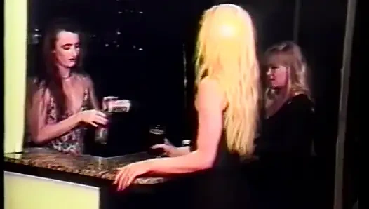 Красотки-блондинки лесбиянки лижут киску