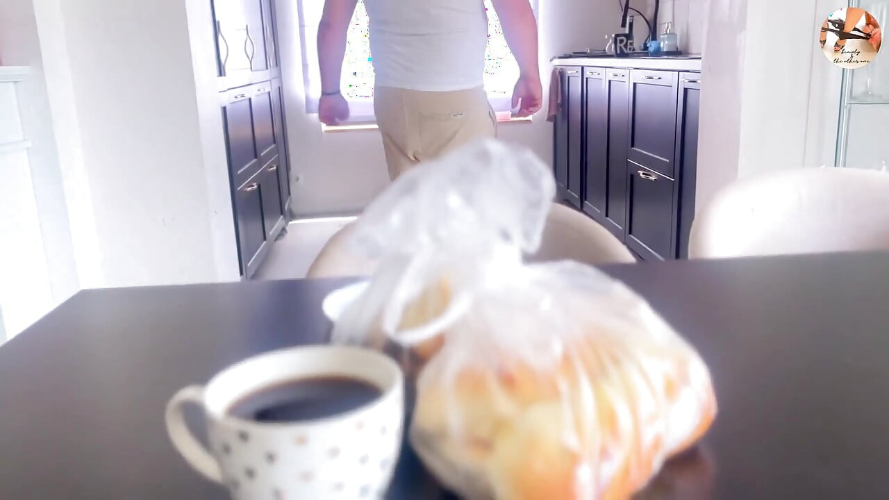 レクシーはケーキのアイシングが必要です