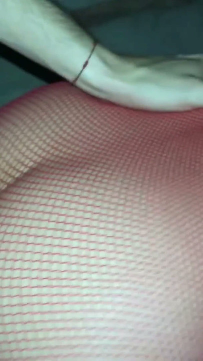 Üvey erkek kardeşimi yeni dairesinde ziyaret ediyorum ve sonunda sert 🤤 sikişiyoruz | Klip 1