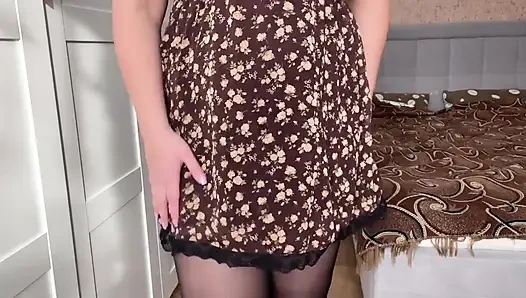 Cewek cantik dengan stoking seksi lagi asik muasin lubangnya sampai orgasme Suka