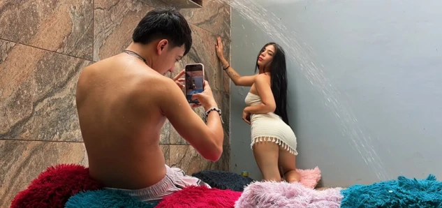 Sesi pemotretan sama pacar kolombiaku yang cantik di kolam renang... Kami akhirnya bercinta dan dia memintaku mani muncrat di dalam - produksi ruang angkasa