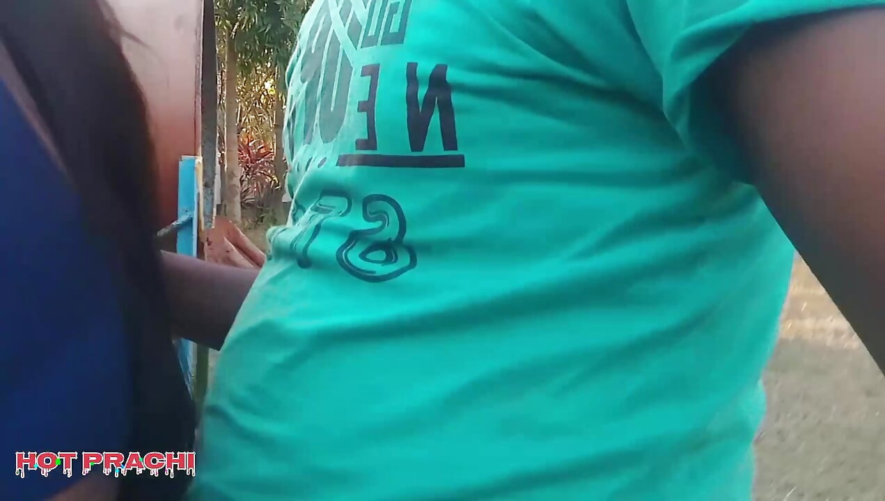 Desi Goan ki bhabhi din ko chupke aayi jungle me chudne, Desi village bhabhi fuck in jungle at evening