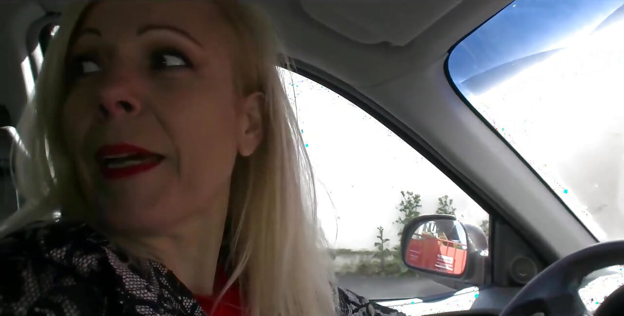 Blonde Cougar Fucked in a Car 4935 2 1 -