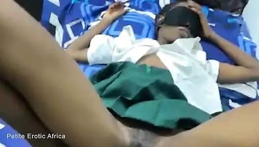 Anal parmaklama ve sıska Afrikalı genç lovet