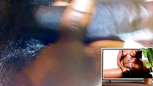 Kontol 7 cm masturbasi sambil menonton memek basah dan panas masturbasi!