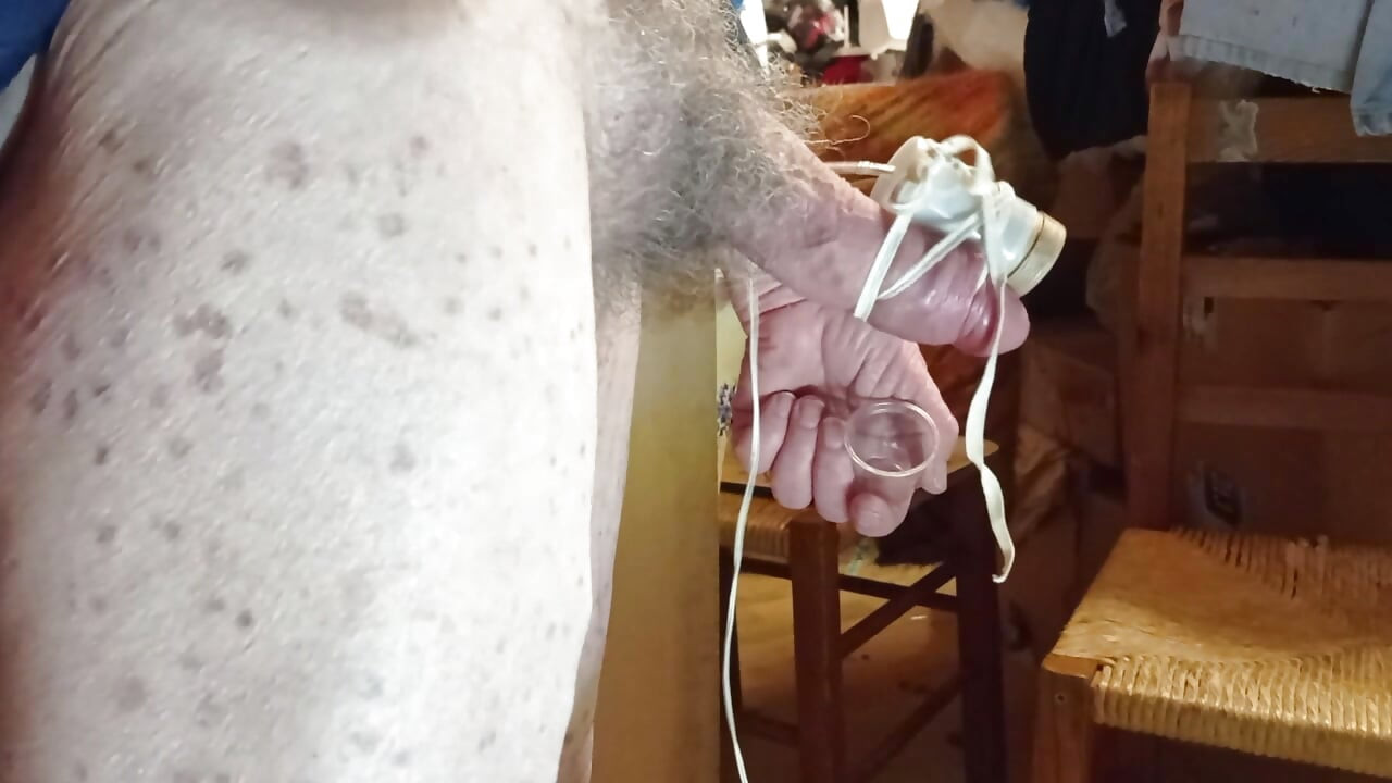 Gay mature cumshot with vibrator, with slow motion video and time-lapse video.