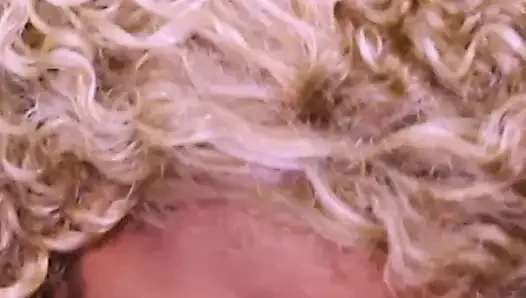 Neuling nina rivera gibt ihren ersten weihnachts-blowjob