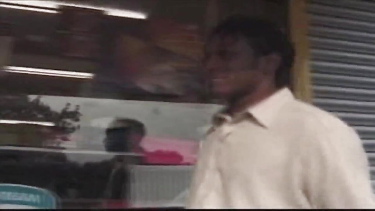 Pengembaraan British Big Omar: Ejen dubur ternakan (2001)