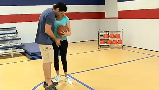 Codi carmichael fickt in der umkleidekabine mit ihren titten